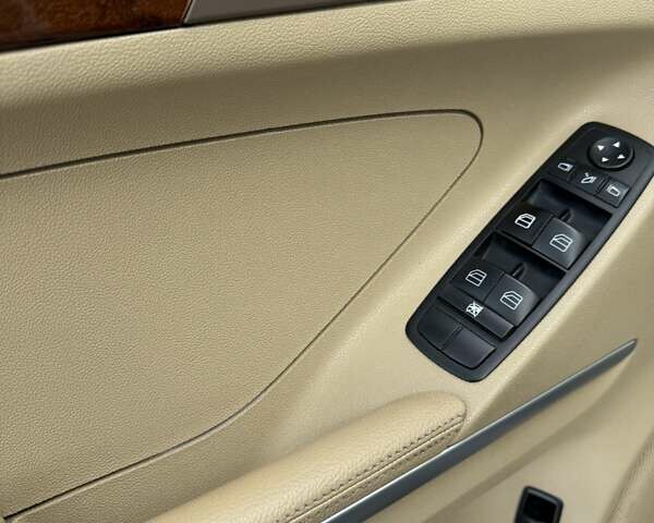 Серый Мерседес М-Класс, объемом двигателя 3.5 л и пробегом 174 тыс. км за 10999 $, фото 44 на Automoto.ua