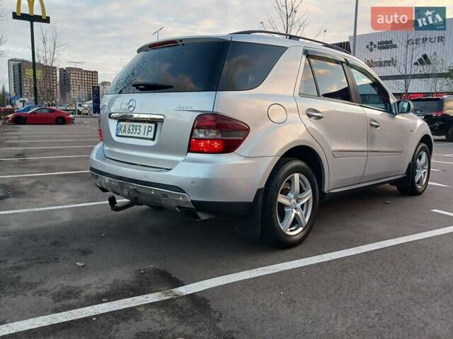 Серый Мерседес М-Класс, объемом двигателя 3 л и пробегом 406 тыс. км за 10500 $, фото 4 на Automoto.ua