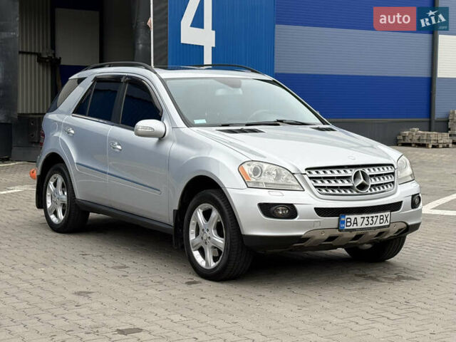 Серый Мерседес М-Класс, объемом двигателя 3.5 л и пробегом 223 тыс. км за 9999 $, фото 12 на Automoto.ua