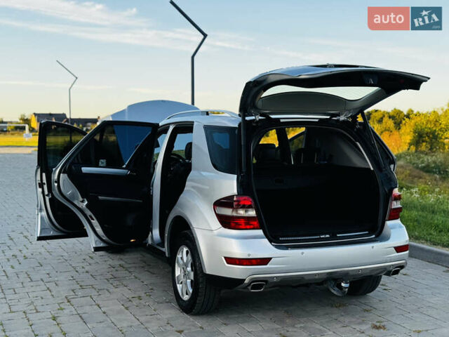 Сірий Мерседес М-Клас, об'ємом двигуна 3 л та пробігом 345 тис. км за 11499 $, фото 60 на Automoto.ua