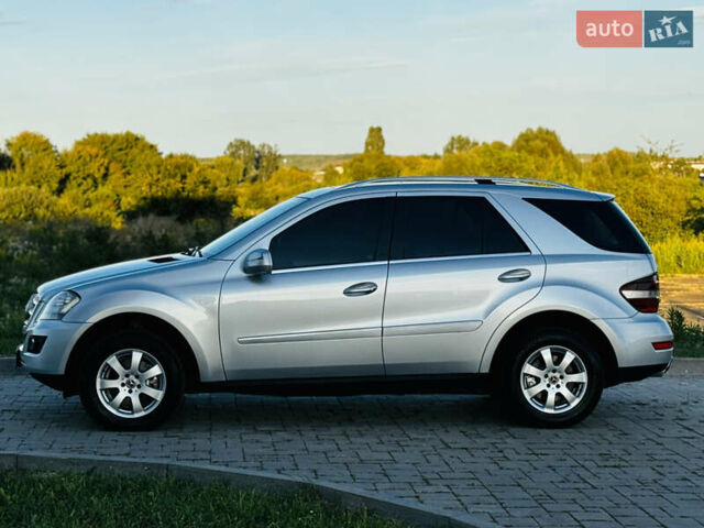 Сірий Мерседес М-Клас, об'ємом двигуна 3 л та пробігом 345 тис. км за 11499 $, фото 5 на Automoto.ua