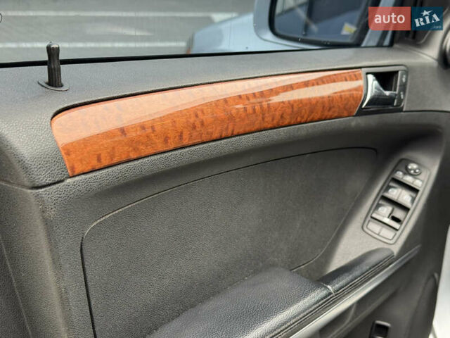 Серый Мерседес М-Класс, объемом двигателя 3.5 л и пробегом 223 тыс. км за 9999 $, фото 32 на Automoto.ua