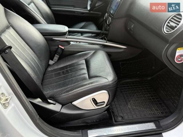 Серый Мерседес М-Класс, объемом двигателя 3 л и пробегом 406 тыс. км за 11000 $, фото 7 на Automoto.ua