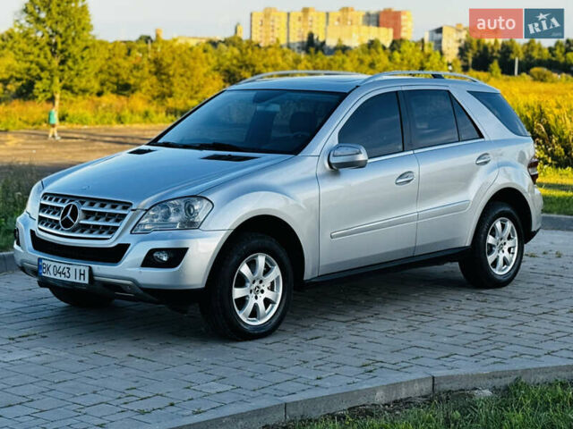 Сірий Мерседес М-Клас, об'ємом двигуна 3 л та пробігом 345 тис. км за 11499 $, фото 4 на Automoto.ua