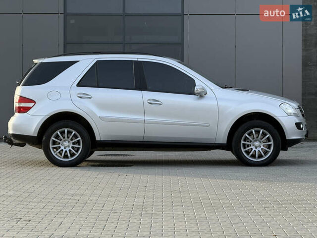 Серый Мерседес М-Класс, объемом двигателя 3 л и пробегом 275 тыс. км за 14800 $, фото 4 на Automoto.ua