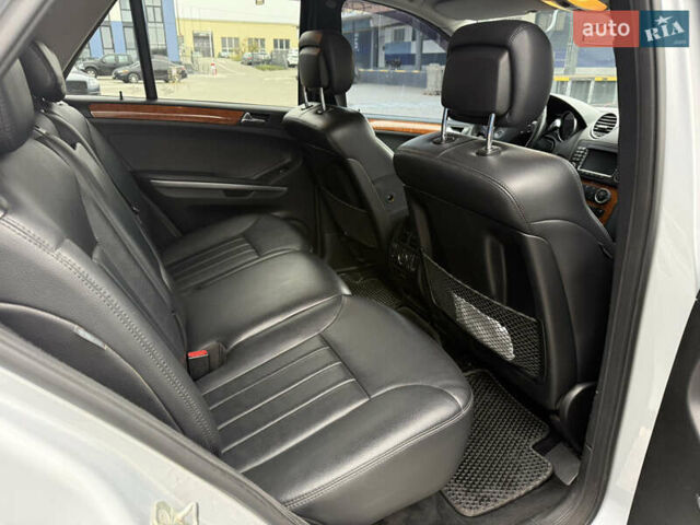 Серый Мерседес М-Класс, объемом двигателя 3.5 л и пробегом 223 тыс. км за 9999 $, фото 39 на Automoto.ua