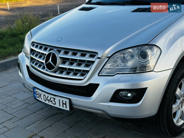 Сірий Мерседес М-Клас, об'ємом двигуна 3 л та пробігом 345 тис. км за 11499 $, фото 21 на Automoto.ua