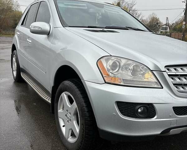 Серый Мерседес М-Класс, объемом двигателя 2.99 л и пробегом 261 тыс. км за 15500 $, фото 1 на Automoto.ua