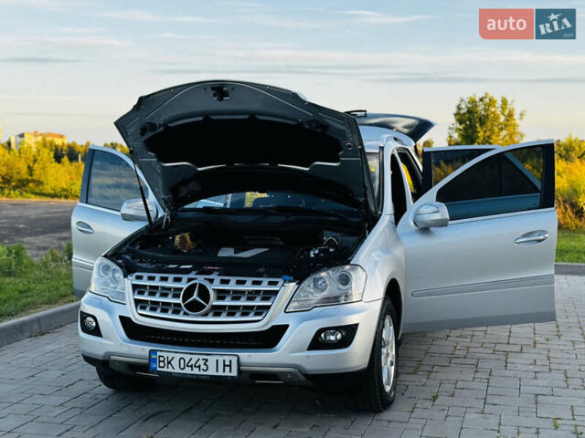 Сірий Мерседес М-Клас, об'ємом двигуна 3 л та пробігом 345 тис. км за 11499 $, фото 56 на Automoto.ua