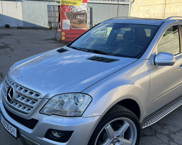 Серый Мерседес М-Класс, объемом двигателя 2.99 л и пробегом 254 тыс. км за 14499 $, фото 3 на Automoto.ua