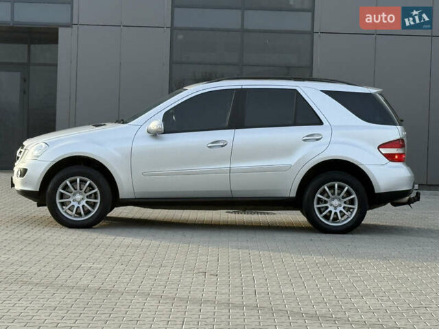 Серый Мерседес М-Класс, объемом двигателя 3 л и пробегом 275 тыс. км за 14800 $, фото 5 на Automoto.ua