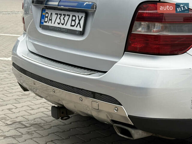 Серый Мерседес М-Класс, объемом двигателя 3.5 л и пробегом 223 тыс. км за 9999 $, фото 22 на Automoto.ua