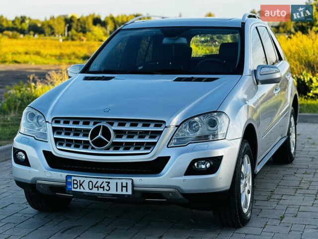 Сірий Мерседес М-Клас, об'ємом двигуна 3 л та пробігом 345 тис. км за 11499 $, фото 3 на Automoto.ua