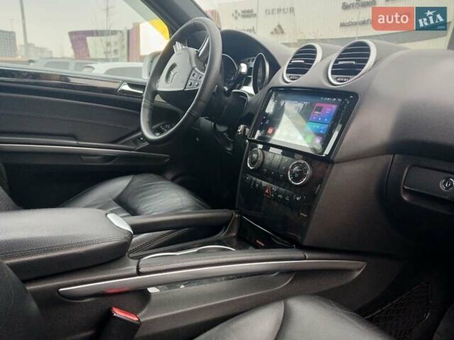 Серый Мерседес М-Класс, объемом двигателя 3 л и пробегом 406 тыс. км за 10500 $, фото 8 на Automoto.ua