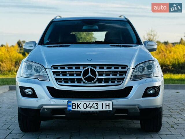 Сірий Мерседес М-Клас, об'ємом двигуна 3 л та пробігом 345 тис. км за 11499 $, фото 15 на Automoto.ua