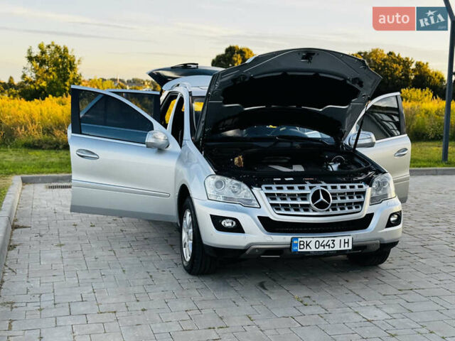 Сірий Мерседес М-Клас, об'ємом двигуна 3 л та пробігом 345 тис. км за 11499 $, фото 58 на Automoto.ua