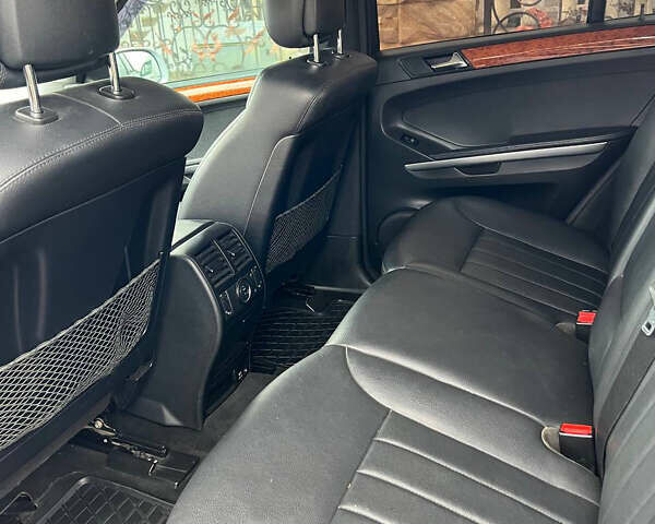 Сірий Мерседес М-Клас, об'ємом двигуна 3.5 л та пробігом 258 тис. км за 10500 $, фото 15 на Automoto.ua