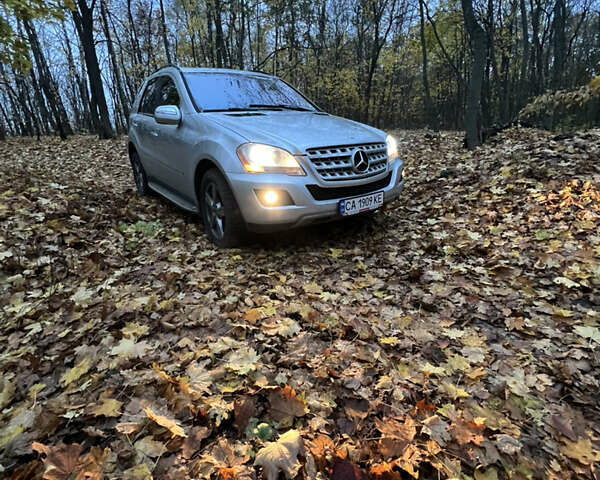 Сірий Мерседес М-Клас, об'ємом двигуна 3.5 л та пробігом 248 тис. км за 10599 $, фото 27 на Automoto.ua