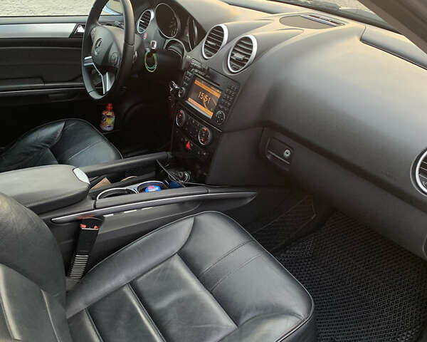 Серый Мерседес М-Класс, объемом двигателя 2.99 л и пробегом 270 тыс. км за 12500 $, фото 6 на Automoto.ua