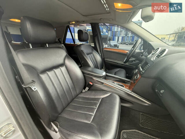 Серый Мерседес М-Класс, объемом двигателя 3.5 л и пробегом 223 тыс. км за 9999 $, фото 42 на Automoto.ua