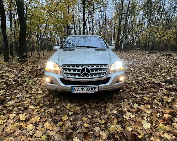 Сірий Мерседес М-Клас, об'ємом двигуна 3.5 л та пробігом 248 тис. км за 10599 $, фото 31 на Automoto.ua