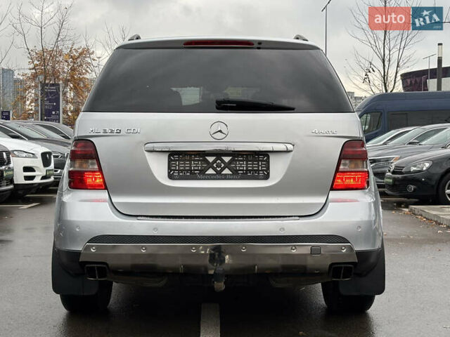 Серый Мерседес М-Класс, объемом двигателя 3 л и пробегом 406 тыс. км за 11000 $, фото 4 на Automoto.ua