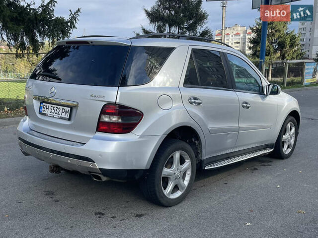 Серый Мерседес М-Класс, объемом двигателя 3.5 л и пробегом 210 тыс. км за 8400 $, фото 6 на Automoto.ua