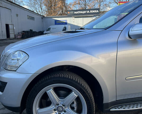 Серый Мерседес М-Класс, объемом двигателя 2.99 л и пробегом 254 тыс. км за 14499 $, фото 4 на Automoto.ua