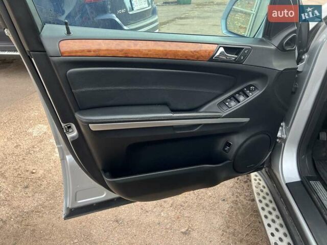 Сірий Мерседес М-Клас, об'ємом двигуна 3.5 л та пробігом 250 тис. км за 10999 $, фото 8 на Automoto.ua