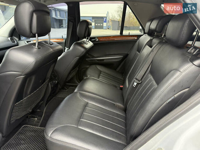 Серый Мерседес М-Класс, объемом двигателя 3.5 л и пробегом 223 тыс. км за 9999 $, фото 35 на Automoto.ua