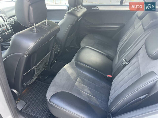 Серый Мерседес М-Класс, объемом двигателя 3.5 л и пробегом 210 тыс. км за 8400 $, фото 12 на Automoto.ua