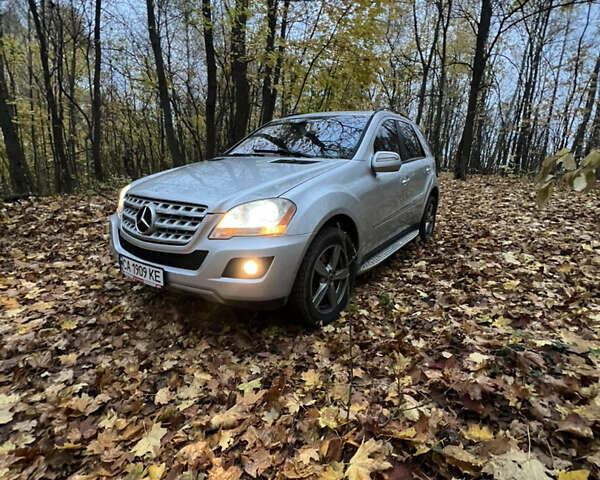 Сірий Мерседес М-Клас, об'ємом двигуна 3.5 л та пробігом 248 тис. км за 10599 $, фото 28 на Automoto.ua