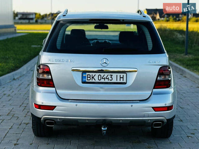 Сірий Мерседес М-Клас, об'ємом двигуна 3 л та пробігом 345 тис. км за 11499 $, фото 9 на Automoto.ua