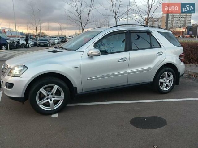 Серый Мерседес М-Класс, объемом двигателя 3 л и пробегом 406 тыс. км за 10500 $, фото 1 на Automoto.ua