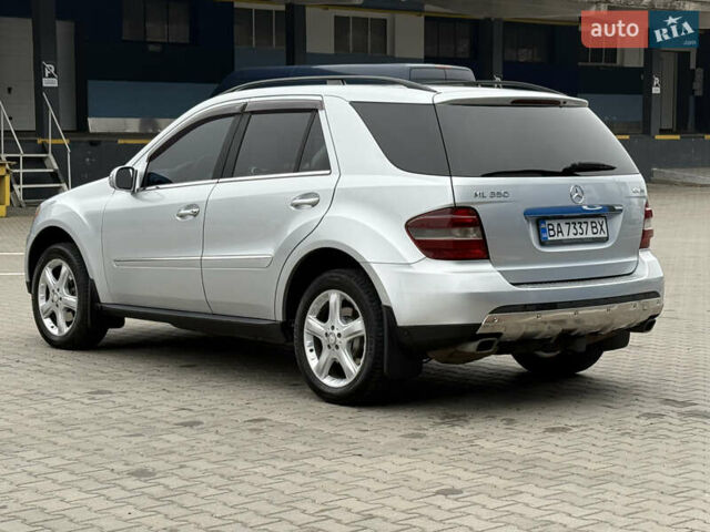 Сірий Мерседес М-Клас, об'ємом двигуна 3.5 л та пробігом 223 тис. км за 8999 $, фото 6 на Automoto.ua