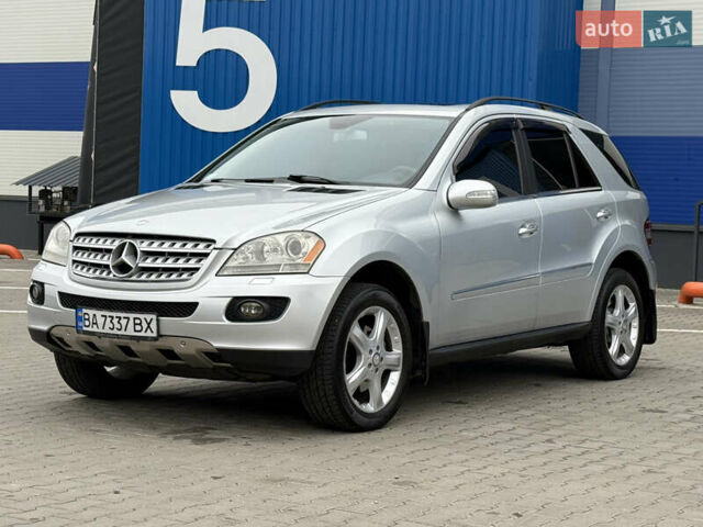 Сірий Мерседес М-Клас, об'ємом двигуна 3.5 л та пробігом 223 тис. км за 8999 $, фото 4 на Automoto.ua