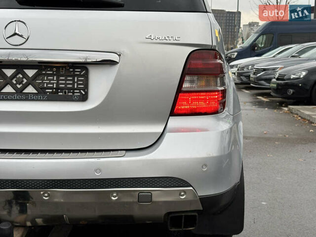 Серый Мерседес М-Класс, объемом двигателя 3 л и пробегом 406 тыс. км за 11000 $, фото 6 на Automoto.ua