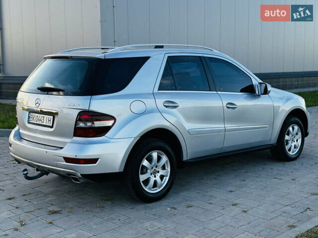 Сірий Мерседес М-Клас, об'ємом двигуна 3 л та пробігом 345 тис. км за 11499 $, фото 11 на Automoto.ua