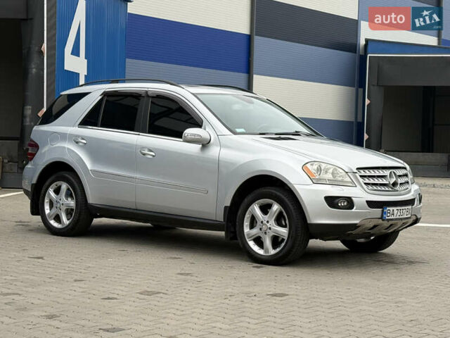 Серый Мерседес М-Класс, объемом двигателя 3.5 л и пробегом 223 тыс. км за 9999 $, фото 11 на Automoto.ua