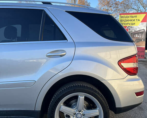 Серый Мерседес М-Класс, объемом двигателя 2.99 л и пробегом 254 тыс. км за 14499 $, фото 5 на Automoto.ua