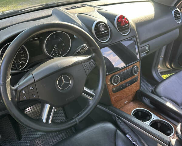 Серый Мерседес М-Класс, объемом двигателя 3.5 л и пробегом 370 тыс. км за 14000 $, фото 13 на Automoto.ua