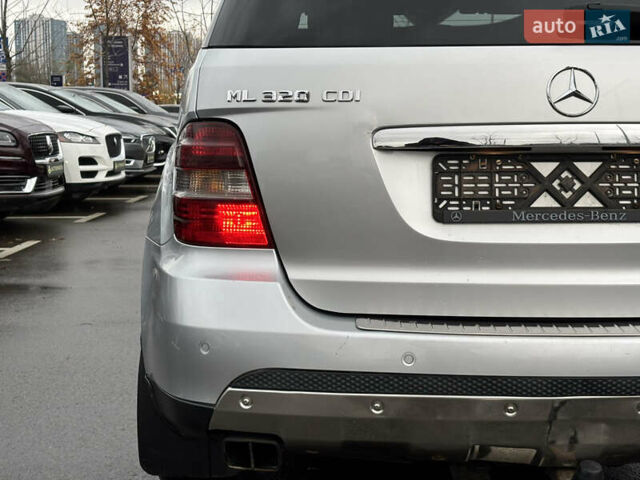 Серый Мерседес М-Класс, объемом двигателя 3 л и пробегом 406 тыс. км за 11000 $, фото 7 на Automoto.ua