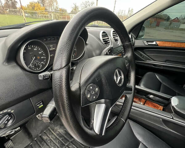 Сірий Мерседес М-Клас, об'ємом двигуна 3.5 л та пробігом 248 тис. км за 10599 $, фото 23 на Automoto.ua