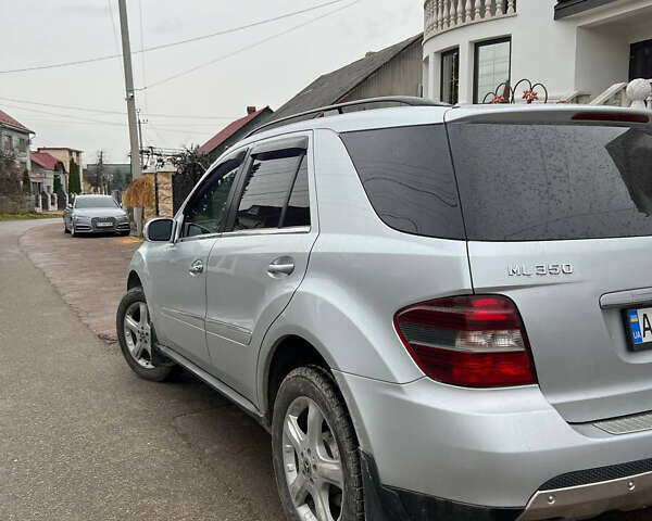 Сірий Мерседес М-Клас, об'ємом двигуна 3.5 л та пробігом 258 тис. км за 10500 $, фото 3 на Automoto.ua