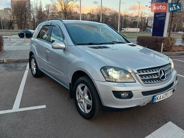 Серый Мерседес М-Класс, объемом двигателя 3 л и пробегом 406 тыс. км за 10500 $, фото 3 на Automoto.ua