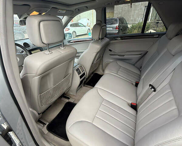 Серый Мерседес М-Класс, объемом двигателя 3 л и пробегом 350 тыс. км за 6000 $, фото 7 на Automoto.ua