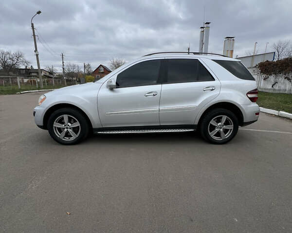 Сірий Мерседес М-Клас, об'ємом двигуна 3.5 л та пробігом 248 тис. км за 10599 $, фото 6 на Automoto.ua