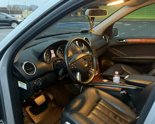 Серый Мерседес М-Класс, объемом двигателя 3.5 л и пробегом 234 тыс. км за 11700 $, фото 9 на Automoto.ua