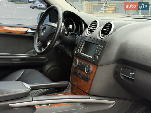 Сірий Мерседес М-Клас, об'ємом двигуна 3.5 л та пробігом 223 тис. км за 8999 $, фото 41 на Automoto.ua