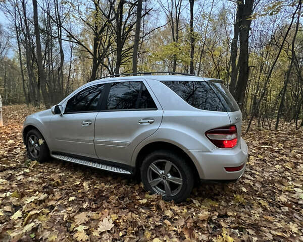 Сірий Мерседес М-Клас, об'ємом двигуна 3.5 л та пробігом 248 тис. км за 10599 $, фото 29 на Automoto.ua